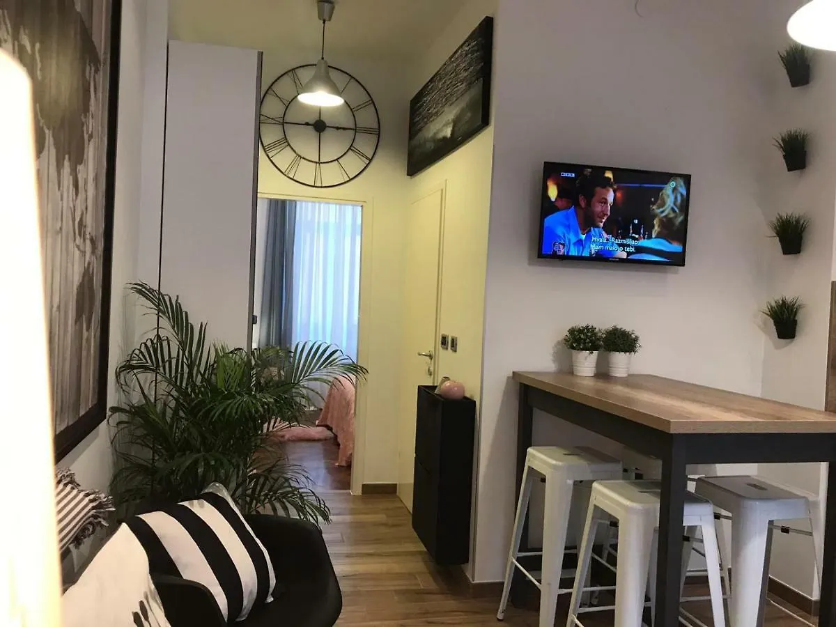 Arena Design Apartments With Free Private Parking And With A Terrace Pula Croatia